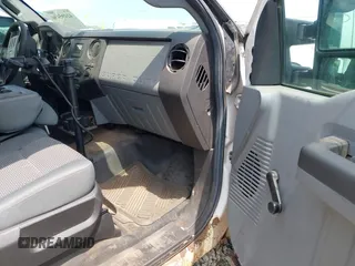 2012 Ford F-250 XL z VIN 1FDBF2B66CEC35476, wystawiony jako IAAI lot #42495436 z przebiegiem 505 745 mil mil oraz . Historia ofert i sprzedaży dostępna na DreamBid. Obrazek 5.