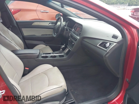 2015 Hyundai Sonata Sport z VIN 5NPE34AB6FH231128, wystawiony jako IAAI lot #42356554 z przebiegiem 177 296 mil mil oraz . Historia ofert i sprzedaży dostępna na DreamBid. Obrazek 5.