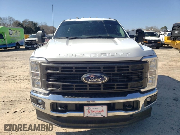 2024 Ford F-350 XL with VIN 1FT8W3DT0REE67068, listed as a Copart auction lot 43037035 with 16,371 mi miles and Salvage Title. Bid and sale history available at DreamBid. Image 5.