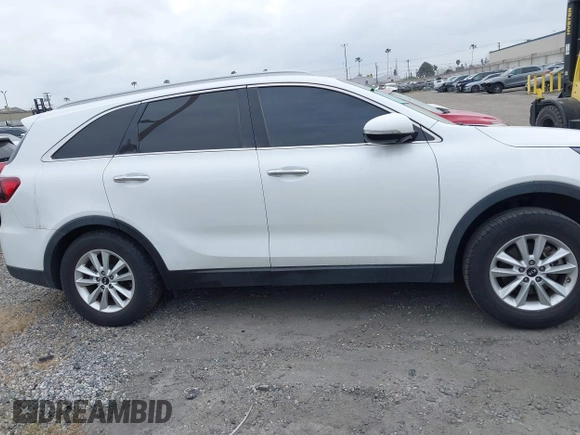 2019 Kia Sorento LX with VIN 5XYPG4A37KG524608, listed as a IAAI auction lot 41824210 with 103,228 mi miles. Bid and sale history available at carsss.com. Image 13.