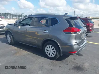 2017 Nissan Rogue SV z VIN JN8AT2MT0HW388730, wystawiony jako IAAI lot #42289935 z przebiegiem 124 943 mil mil oraz . Historia ofert i sprzedaży dostępna na DreamBid. Obrazek 3.