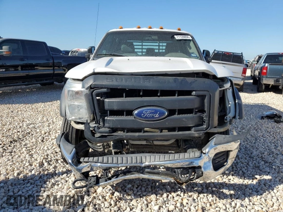 2015 Ford F-550 XL z VIN 1FD0W5HT3FED32564, wystawiony jako Copart lot #71120094 z przebiegiem Nie podano mil oraz Szkody całkowita. Historia ofert i sprzedaży dostępna na DreamBid. Obrazek 5.