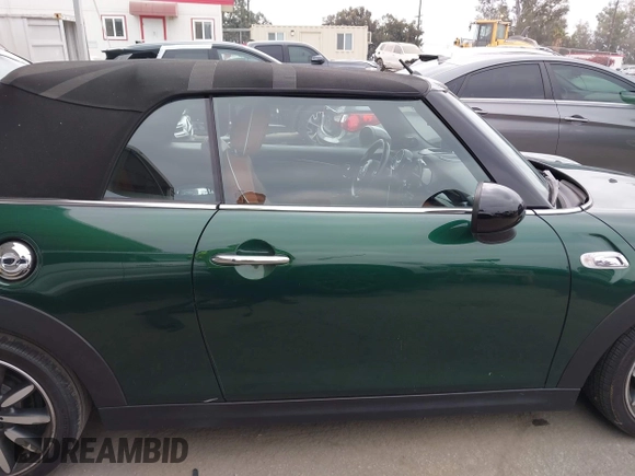 2019 MINI Convertible Cooper S z VIN WMWWG9C5XK3E40620, wystawiony jako IAAI lot #42379122 z przebiegiem 5 496 mil mil oraz . Historia ofert i sprzedaży dostępna na DreamBid. Obrazek 13.