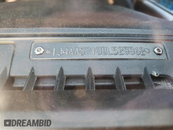 2011 Jeep Wrangler Sahara z VIN 1J4AA5D10BL528862, wystawiony jako Copart lot #53488515 z przebiegiem 198 865 mil mil oraz Szkoda całkowita • Salvage title. Historia ofert i sprzedaży dostępna na DreamBid. Obrazek 12.
