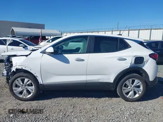 2024 Buick Encore GX Preferred с VIN KL4AMBS23RB197695, выставлен на аукционе IAAI как лот 41274044 с пробегом 1 451 миль миль и . История ставок и продаж доступна на DreamBid. Изображение 15.