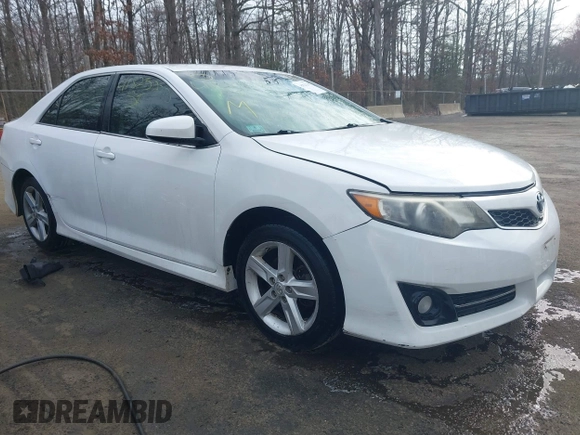 2014 Toyota Camry L with VIN 4T1BF1FK7EU816821, listed as a IAAI auction lot 41825230 with 121,382 mi miles. Bid and sale history available at carsss.com. Image 1.
