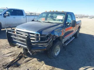 2004 Ford Super Duty F-250 XL with VIN 1FTNX21L34EB63367, listed as a IAAI auction lot 41395910 with 175,223 mi miles. Bid and sale history available at carsss.com. Image 2.