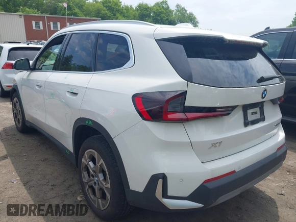 2023 BMW X1 xDrive28i с VIN WBX73EF06P5W91223, выставлен на аукционе IAAI как лот 42379129 с пробегом 9 982 миль миль и . История ставок и продаж доступна на DreamBid. Изображение 3.