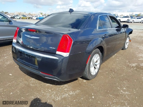 2015 Chrysler 300 Limited with VIN 2C3CCAAG3FH872042, listed as a IAAI auction lot 41743232 with 162,104 mi miles. Bid and sale history available at carsss.com. Image 4.