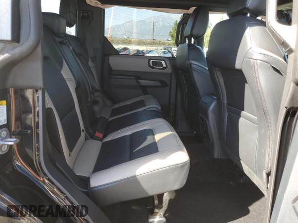 2024 Ford Bronco Wildtrak z VIN 1FMEE2BP1RLA54539, wystawiony jako Copart lot #46310905 z przebiegiem 12 545 mil mil oraz Szkody całkowita. Historia ofert i sprzedaży dostępna na DreamBid. Obrazek 11.