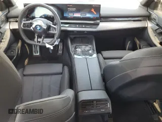 2024 BMW i5 eDrive40 z VIN WBY33FK07RCP43401, wystawiony jako Copart lot #79097314 z przebiegiem 19 914 mil mil oraz Szkoda całkowita • Salvage title. Historia ofert i sprzedaży dostępna na DreamBid. Obrazek 8.