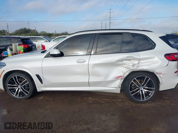2021 BMW X5 sDrive40i with VIN 5UXCR4C00M9D80482, listed as a IAAI auction lot 41636009 with 85,103 mi miles. Bid and sale history available at carsss.com. Image 14.
