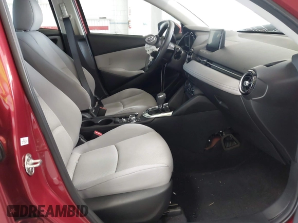 2019 Toyota Yaris L z VIN 3MYDLBYVXKY524593, wystawiony jako IAAI lot #42301508 z przebiegiem 45 596 mil mil oraz . Historia ofert i sprzedaży dostępna na DreamBid. Obrazek 5.