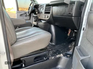 2017 Chevrolet Express Cargo with VIN 1GCWGAFFXH1119347, listed as a Copart auction lot 46950255 with 261,808 mi miles and Clean title. Bid and sale history available at DreamBid. Image 5.