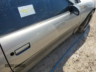 1999 Chevrolet Camaro Z28 z VIN 2G1FP22G8X2118570, wystawiony jako Copart lot #74350964 z przebiegiem Nie podano mil oraz Nie do naprawy • Non repairable. Historia ofert i sprzedaży dostępna na DreamBid. Obrazek 12.