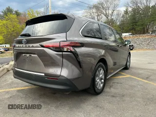 2022 Toyota Sienna LE z VIN 5TDKSKFC5NS060442, wystawiony jako Copart lot #54829285 z przebiegiem 156 862 mil mil oraz Czysty tytuł • Clean title. Historia ofert i sprzedaży dostępna na DreamBid. Obrazek 3.