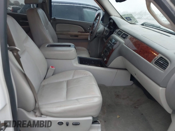 2009 Chevrolet Silverado 1500 with VIN 3GCEC33J29G211535, listed as a IAAI auction lot 41432158 with 171,800 mi miles and . Bid and sale history available at DreamBid. Image 5.
