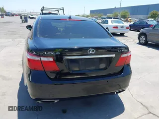 2008 Lexus LS 460 с VIN JTHBL46F785055299, выставлен на аукционе IAAI как лот 42678981 с пробегом 273 830 миль миль и . История ставок и продаж доступна на DreamBid. Изображение 16.