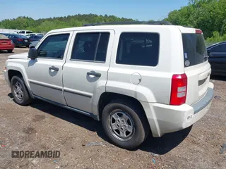 2008 Jeep Patriot Sport with VIN 1J8FT28W48D654244, listed as a IAAI auction lot 42035691 with 231,716 mi miles. Bid and sale history available at carsss.com. Image 3.