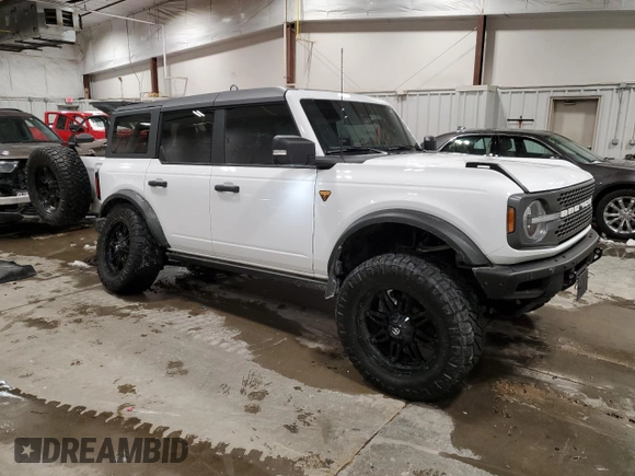 2022 Ford Bronco with VIN 1FMEE5DP2NLB30441, listed as a Copart auction lot 45985755 with 39,241 mi miles and Salvage Title. Bid and sale history available at DreamBid. Image 4.