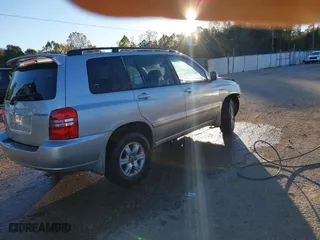 2003 Toyota Highlander with VIN JTEHF21A730098206, listed as a IAAI auction lot 40912312 with 301,948 mi miles. Bid and sale history available at carsss.com. Image 4.