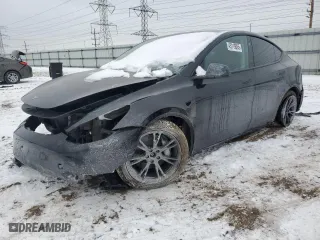 2024 Tesla Model Y Long Range with VIN 7SAYGDEE3RF178884, listed as a Copart auction lot 45119805 with 1,649 mi miles and Salvage Title. Bid and sale history available at carsss.com. Image 1.