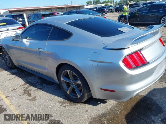 2015 Ford Mustang V6 z VIN 1FA6P8AM8F5369227, wystawiony jako IAAI lot #42607851 z przebiegiem 135 428 mil mil oraz . Historia ofert i sprzedaży dostępna na DreamBid. Obrazek 3.