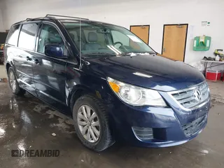 2014 Volkswagen Routan SE z VIN 2C4RVABG2ER134482, wystawiony jako IAAI lot #41533277 z przebiegiem 118 193 mil mil oraz . Historia ofert i sprzedaży dostępna na DreamBid. Obrazek 1.