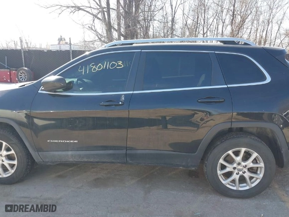 2014 Jeep Cherokee Latitude with VIN 1C4PJMCS9EW230351, listed as a IAAI auction lot 41801103 with 189,047 mi miles. Bid and sale history available at carsss.com. Image 14.