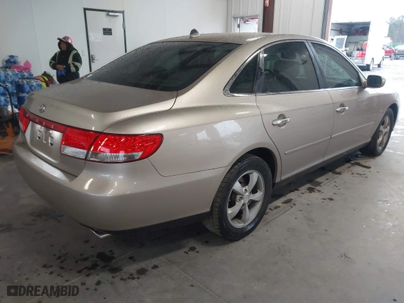 2007 Hyundai Azera GLS with VIN KMHFC46D07A201772, listed as a IAAI auction lot 41212596 with 314,234 mi miles. Bid and sale history available at carsss.com. Image 4.