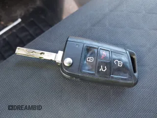 2020 Volkswagen Tiguan S z VIN 3VV1B7AX7LM133084, wystawiony jako IAAI lot #42597631 z przebiegiem 84 415 mil mil oraz . Historia ofert i sprzedaży dostępna na DreamBid. Obrazek 11.