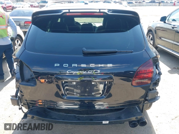 2014 Porsche Cayenne GTS z VIN WP1AD2A24ELA76457, wystawiony jako IAAI lot #41538390 z przebiegiem 101 082 mil mil oraz . Historia ofert i sprzedaży dostępna na DreamBid. Obrazek 17.