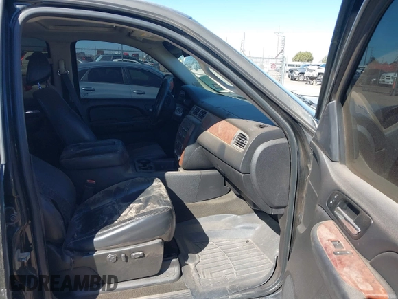 2008 Chevrolet Silverado 1500 LTZ with VIN 2GCEK13Y081241547, listed as a IAAI auction lot 41724991 with 224,143 mi miles. Bid and sale history available at carsss.com. Image 5.