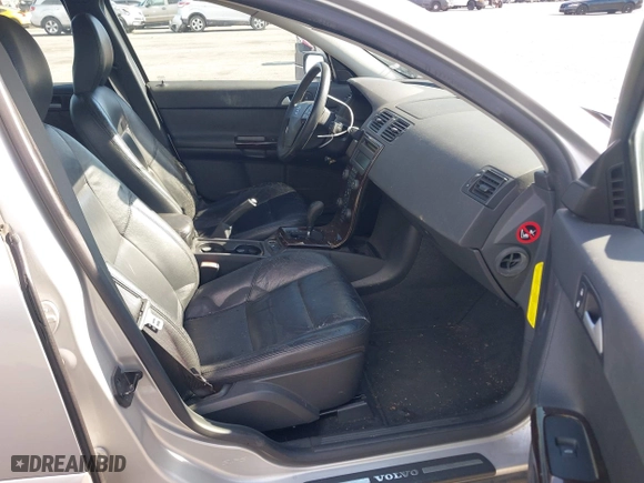 2005 Volvo V50 with VIN YV1MW390252109201, listed as a IAAI auction lot 42002333 with 148,028 mi miles. Bid and sale history available at carsss.com. Image 5.