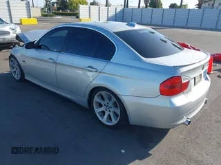 2007 BMW 3 Series 335i z VIN WBAVB73567PA88537, wystawiony jako IAAI lot #42097323 z przebiegiem 98 512 mil mil oraz . Historia ofert i sprzedaży dostępna na DreamBid. Obrazek 3.