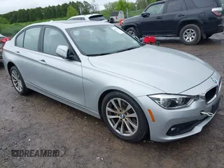 2018 BMW 3 Series 320i xDrive z VIN WBA8A3C53JA486966, wystawiony jako IAAI lot #42331978 z przebiegiem 79 373 mil mil oraz . Historia ofert i sprzedaży dostępna na DreamBid. Obrazek 1.