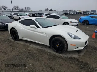2012 Ferrari California z VIN ZFF65TJA9C0186664, wystawiony jako Copart lot #43286695 z przebiegiem Nie podano mil oraz Szkoda całkowita • Salvage title. Historia ofert i sprzedaży dostępna na DreamBid. Obrazek 4.