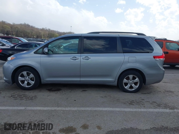 2014 Toyota Sienna LE AAS with VIN 5TDKK3DC2ES440251, listed as a IAAI auction lot 41803952 with 88,691 mi miles. Bid and sale history available at carsss.com. Image 14.