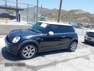 2008 MINI Hardtop z VIN WMWMF33528TT64971, wystawiony jako IAAI lot #42374839 z przebiegiem 119 385 mil mil oraz . Historia ofert i sprzedaży dostępna na DreamBid. Obrazek 15.
