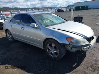 2005 Acura RL z VIN JH4KB16505C013735, wystawiony jako IAAI lot #42235376 z przebiegiem 223 199 mil mil oraz . Historia ofert i sprzedaży dostępna na DreamBid. Obrazek 1.