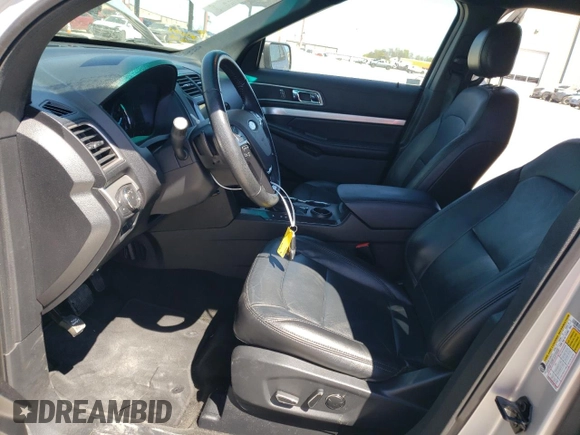2017 Ford Explorer XLT z VIN 1FM5K7D86HGA61974, wystawiony jako Copart lot #50249405 z przebiegiem 120 097 mil mil oraz Czysty tytuł • Clean title. Historia ofert i sprzedaży dostępna na DreamBid. Obrazek 7.