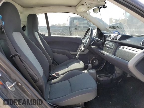 2015 Smart fortwo Passion z VIN WMEEJ3BA1FK793625, wystawiony jako Copart lot #47408555 z przebiegiem 66 795 mil mil oraz Szkody całkowita. Historia ofert i sprzedaży dostępna na DreamBid. Obrazek 10.