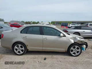 2006 Volkswagen Jetta Value Edition z VIN 3VWPF71K16M760303, wystawiony jako IAAI lot #42352139 z przebiegiem 112 012 mil mil oraz . Historia ofert i sprzedaży dostępna na DreamBid. Obrazek 14.