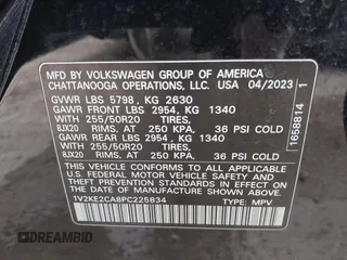 2023 Volkswagen Atlas SE z VIN 1V2KE2CA8PC225834, wystawiony jako IAAI lot #41330975 z przebiegiem 13 629 mil mil oraz . Historia ofert i sprzedaży dostępna na DreamBid. Obrazek 9.