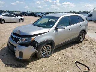 2014 Kia Sorento LX с VIN 5XYKT4A62EG428986, выставлен на аукционе Copart как лот 61274655 с пробегом 225 798 миль миль и Списание • Salvage title. История ставок и продаж доступна на DreamBid. Изображение 1.