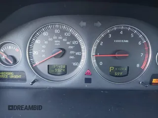 2004 Volvo S60 with VIN YV1RH59H842343519, listed as a IAAI auction lot 41004041 with 197,498 mi miles. Bid and sale history available at carsss.com. Image 7.