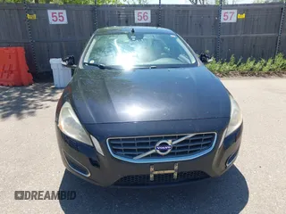 2012 Volvo S60 T5 с VIN YV1622FS4C2142489, выставлен на аукционе IAAI как лот 42234409 с пробегом 218 907 миль миль и . История ставок и продаж доступна на DreamBid. Изображение 6.