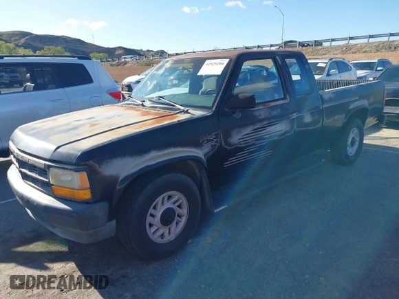1992 Dodge Dakota with VIN 1B7FL23X8NS688637, listed as a IAAI auction lot 41929204 with 125,967 mi miles. Bid and sale history available at carsss.com. Image 2.