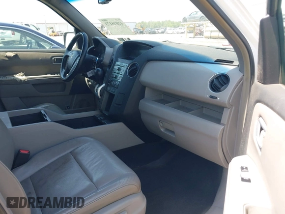 2009 Honda Pilot EX-L with VIN 5FNYF48619B022699, listed as a IAAI auction lot 42016173 with 204,190 mi miles and . Bid and sale history available at carsss.com. Image 5.