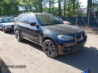 2012 BMW X5 35i z VIN 5UXZV4C5XCL744343, wystawiony jako IAAI lot #42134441 z przebiegiem 136 984 mil mil oraz . Historia ofert i sprzedaży dostępna na DreamBid. Obrazek 1.
